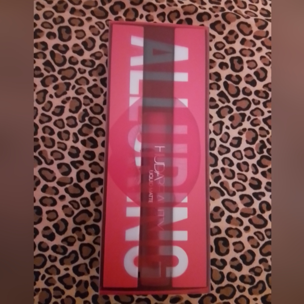 HUDA Beauty Alluring 💋